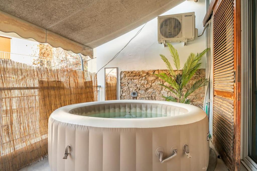 Openair Hot Tub/Big Balcony/Great Boutique Apt Ateny Zewnętrze zdjęcie